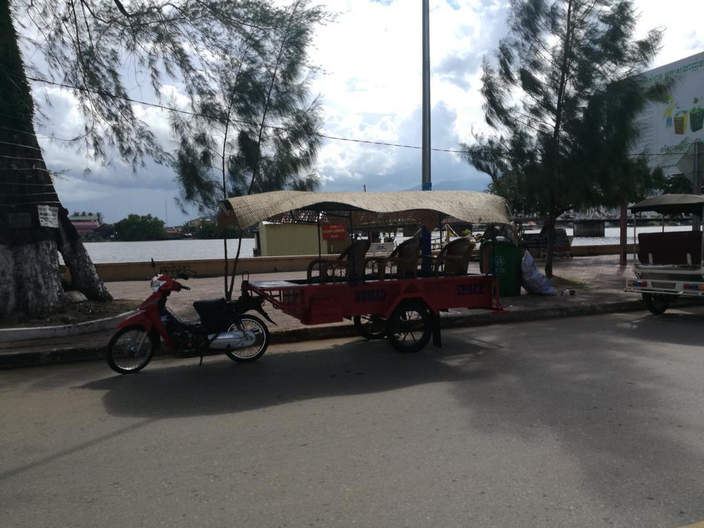 Nomads Guesthouse Kampot Eksteriør billede